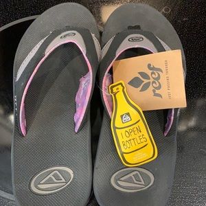 Ladies reef flip flops size 9